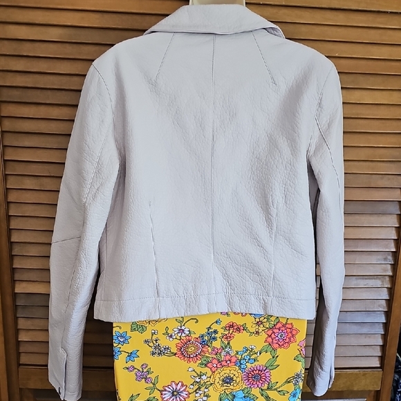 NWoT Jennifer Lopez pale pink zippered cropped moto vegan leather jacket - Picture 9 of 14